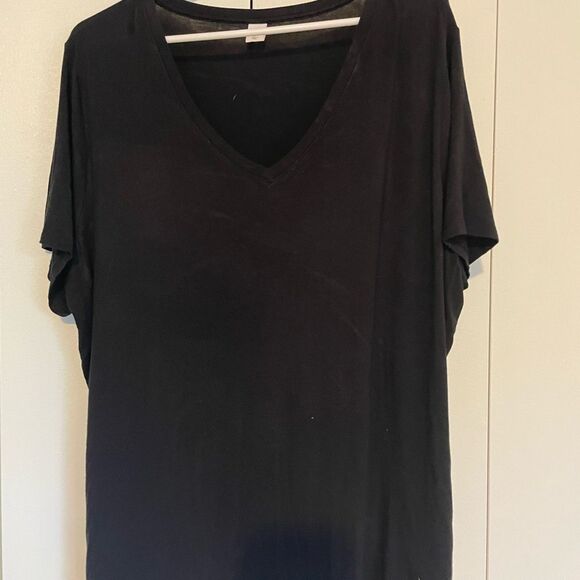 Old Navy Luxe Black Short Sleeve V-Neck Tee - Picture 1 of 7